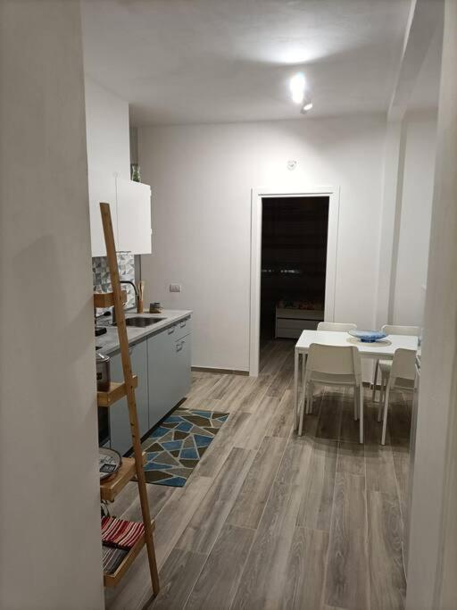 Appartamento Violet - ปาร์มา ภายนอก รูปภาพ