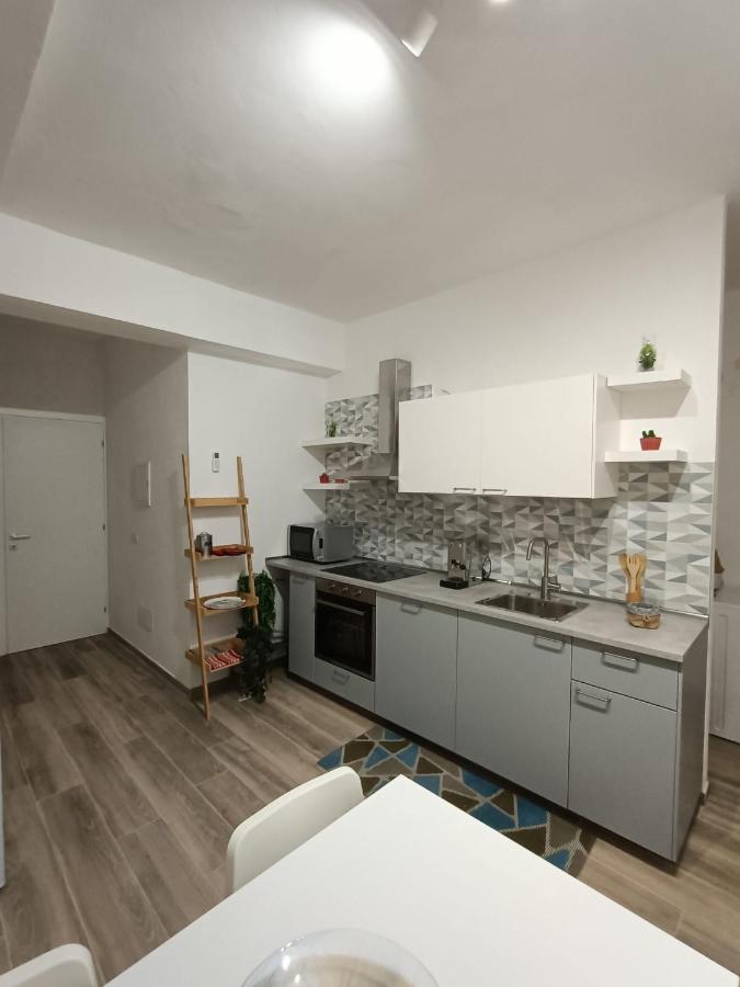 Appartamento Violet - ปาร์มา ภายนอก รูปภาพ